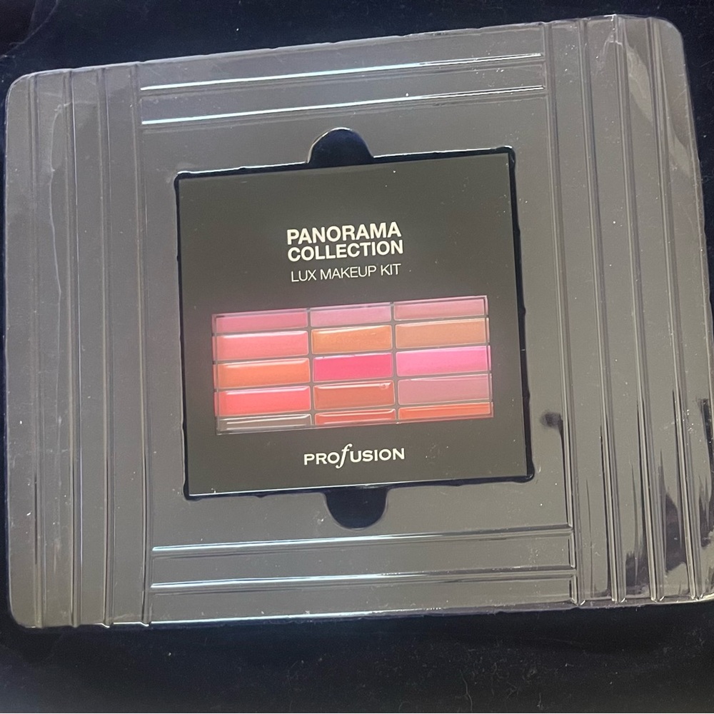 Lux Makeup Collection Kit - Picture 3 of 8